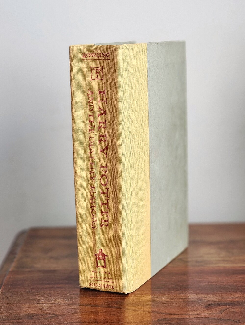 Harry Potter and the Deathly Hallows Hardcover First Edition 2007 J.K. Rowling